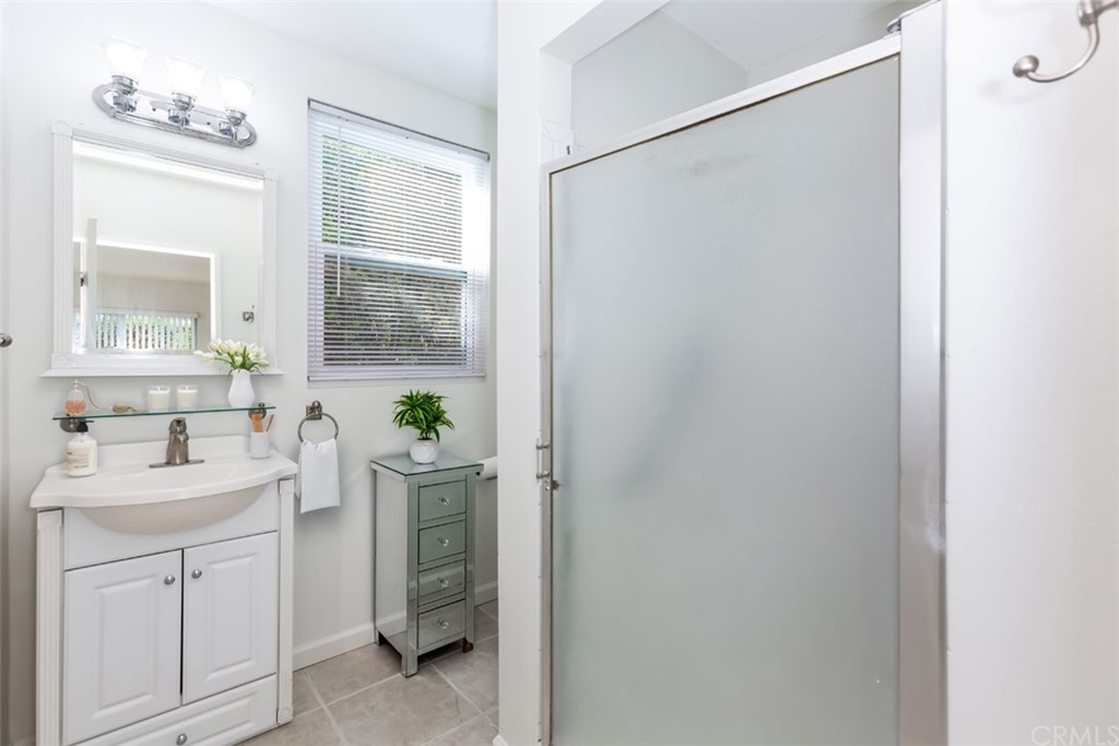 610 Del Monte Street Pasadena, CA 91103 - Photo 22 of 49 a bathroom with a sink toilet and shower