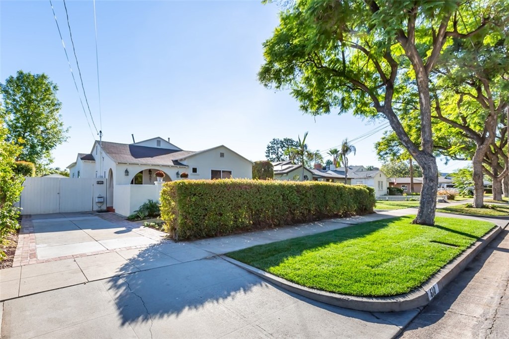 610 Del Monte Street Pasadena, CA 91103 - Photo 3 of 49 Driveway