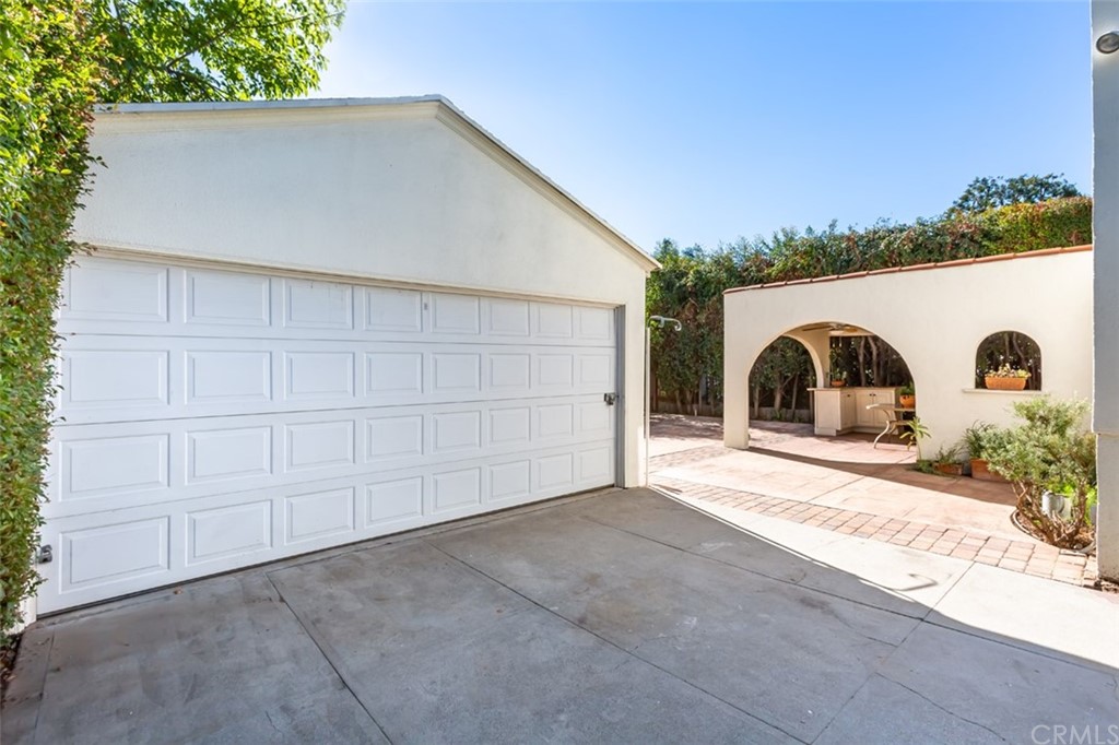 610 Del Monte Street Pasadena, CA 91103 - Photo 32 of 49 a house with a outdoor space