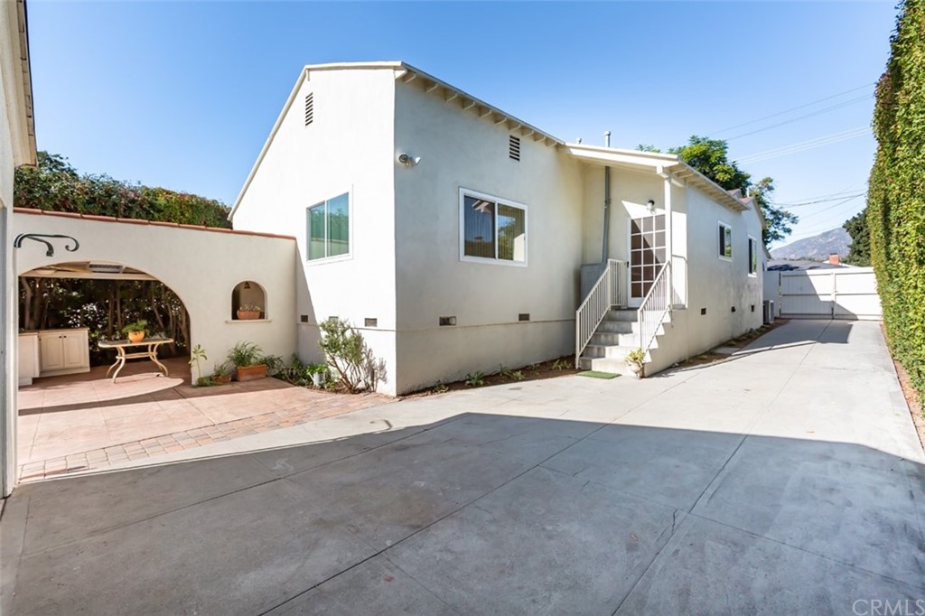 610 Del Monte Street Pasadena, CA 91103 - Photo 33 of 49 a view of a house with a outdoor space