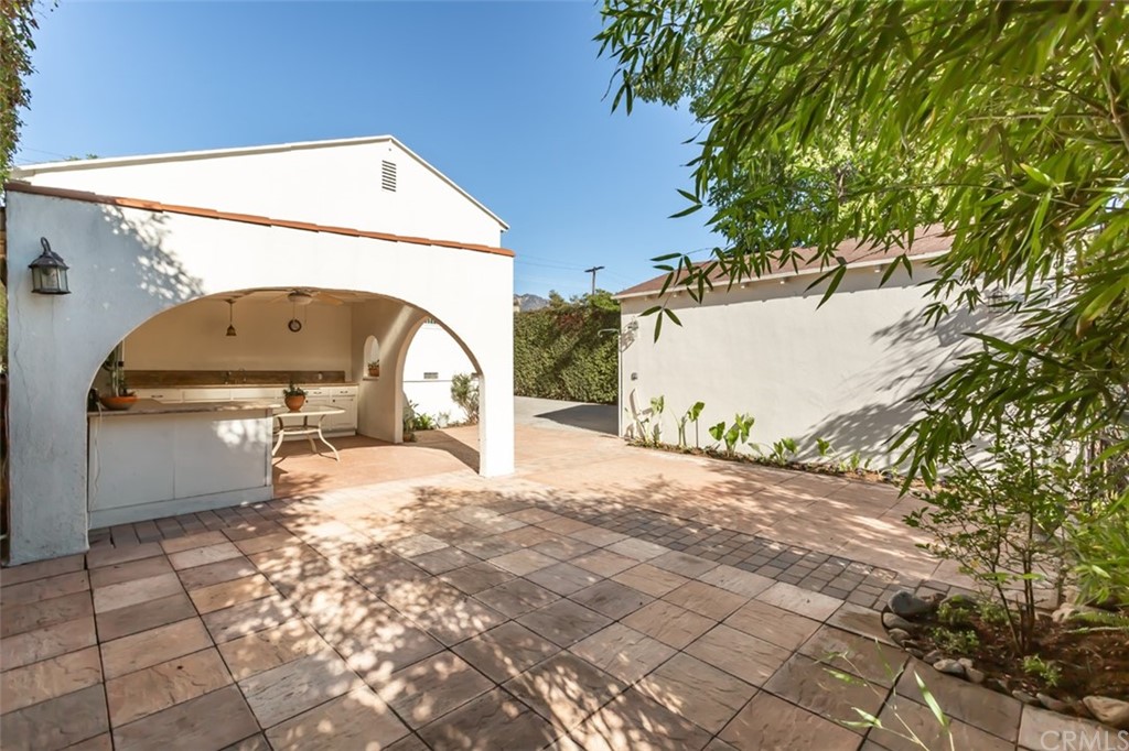 610 Del Monte Street Pasadena, CA 91103 - Photo 36 of 49 a view of a back yard of the house