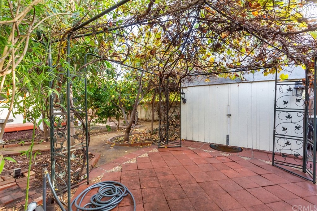 610 Del Monte Street Pasadena, CA 91103 - Photo 45 of 49 a view of a backyard