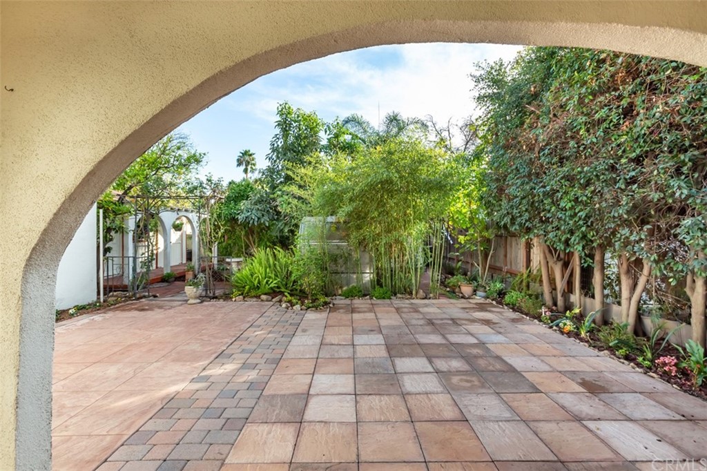 610 Del Monte Street Pasadena, CA 91103 - Photo 48 of 49 a view of a backyard of the house