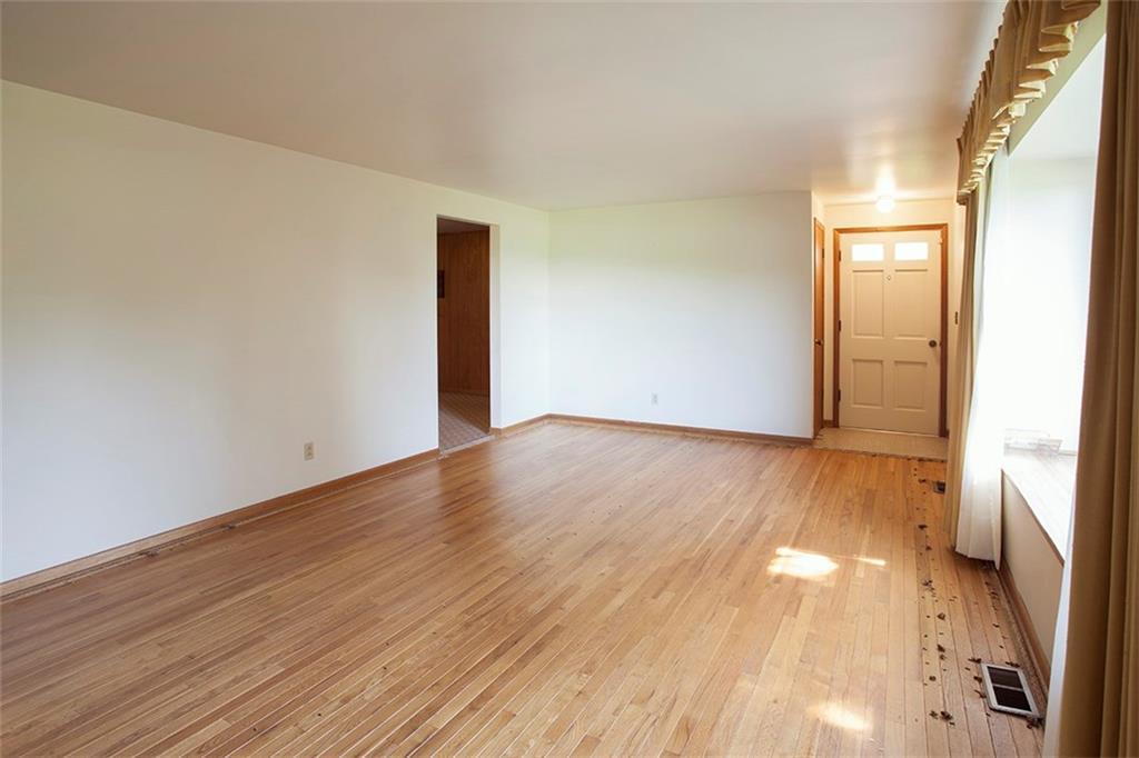 5001 Old Clifton Road Springfield, OH 45502 - Photo 2 of 29