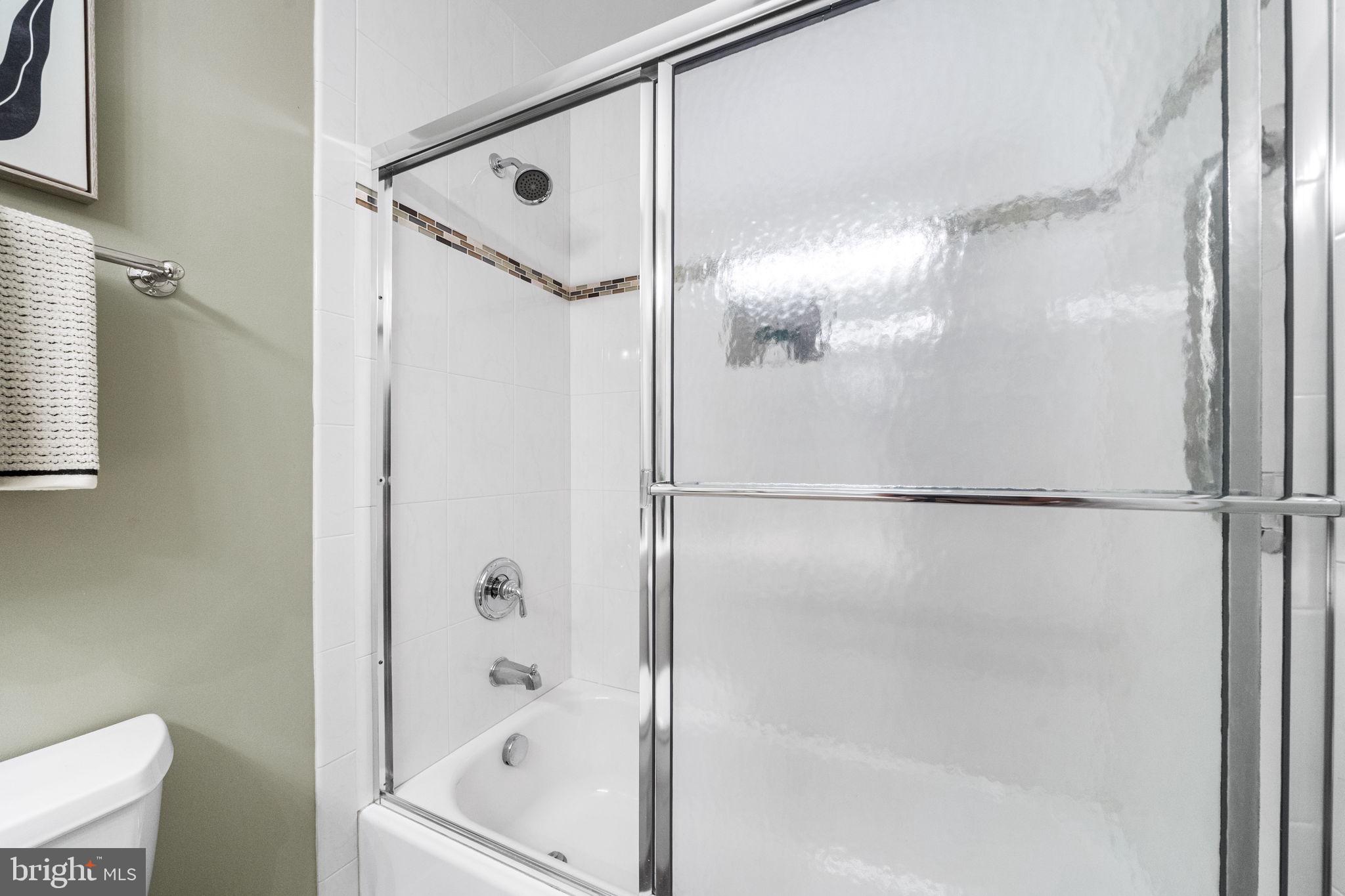 8522 Fairburn Drive Springfield, VA 22152 - Photo 29 of 43 Tub/Shower Combo