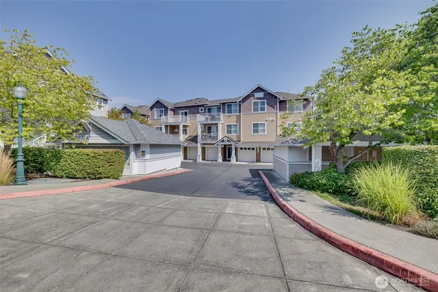 $500,000 | 2960 Southwest Raymond Street, Unit 204, Seattle, WA 98126