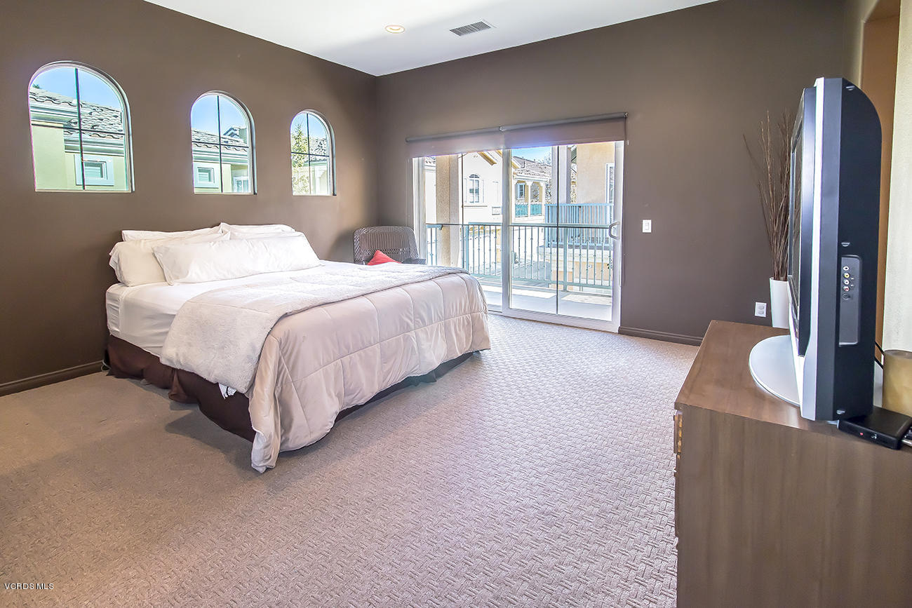 4120 Paredo Way, Unit A Simi Valley, CA 93063 - Photo 28 of 38 27Master Bedroom