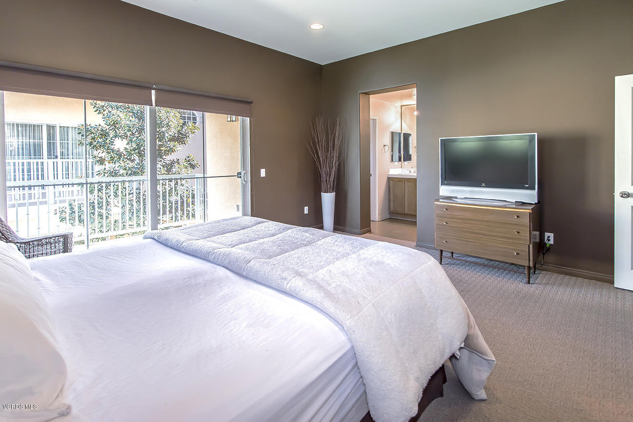 4120 Paredo Way, Unit A Simi Valley, CA 93063 - Photo 30 of 38 29Master Bedroom
