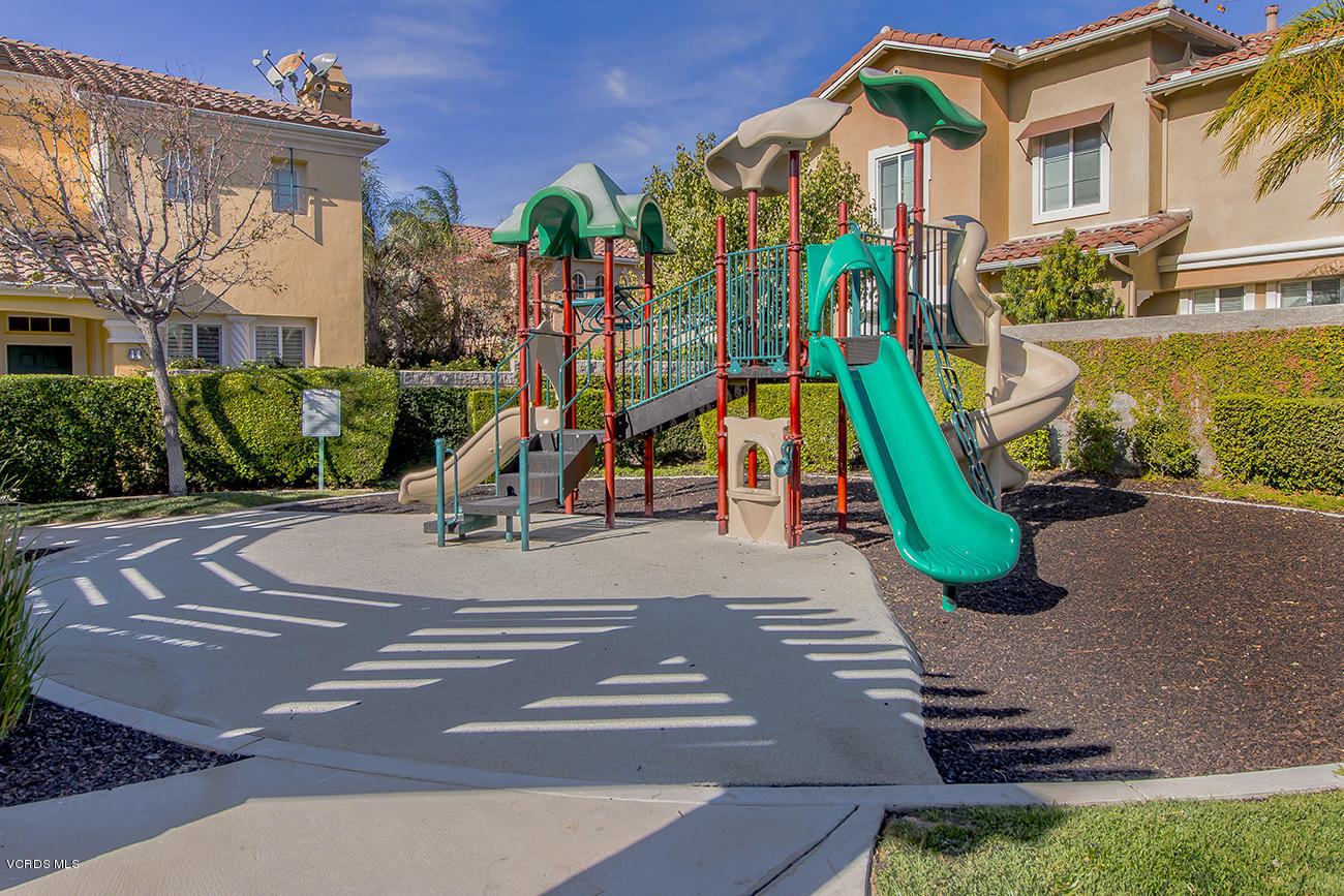 4120 Paredo Way, Unit A Simi Valley, CA 93063 - Photo 37 of 38 41Community