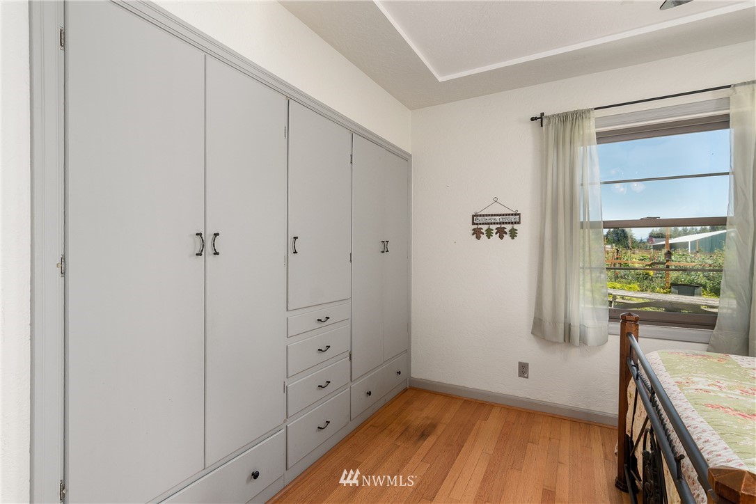 340 Bunker Hill Road Longview, WA 98632 - Photo 14 of 35 view of room with window and wooden floor