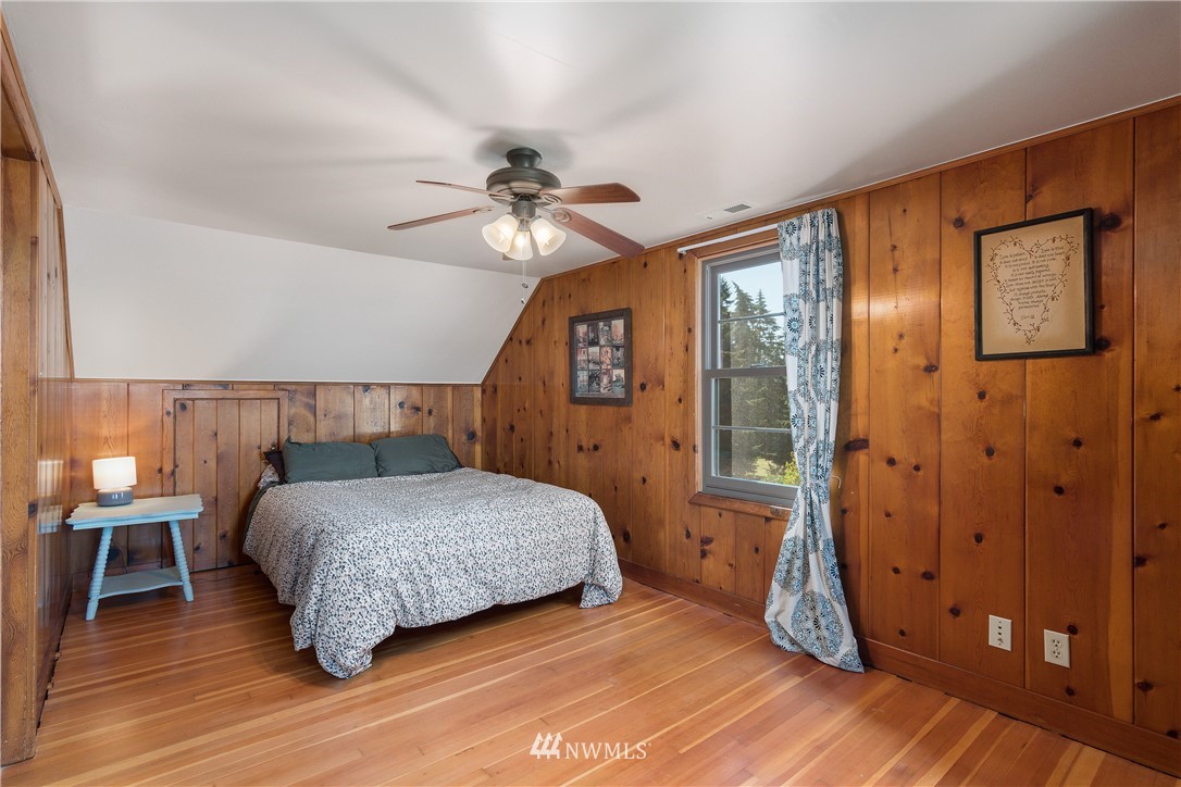 340 Bunker Hill Road Longview, WA 98632 - Photo 16 of 35 a bedroom with a bed and wooden floor