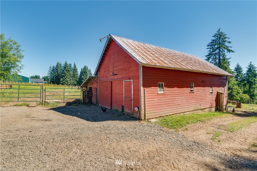 340 Bunker Hill Road Longview, WA 98632 - Photo 26 of 35 a front view of a house with a yard and garage