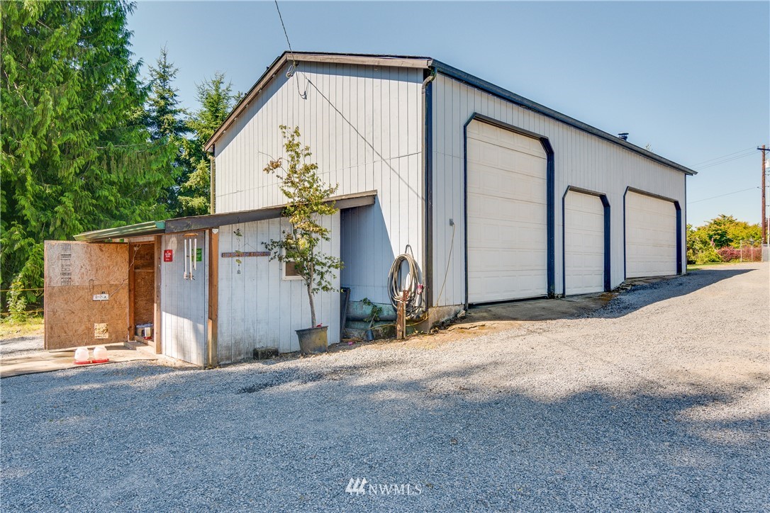 340 Bunker Hill Road Longview, WA 98632 - Photo 28 of 35 a view of a house with a garage