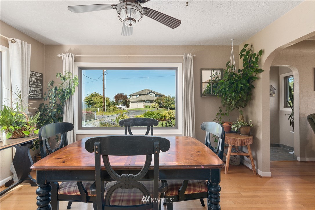 340 Bunker Hill Road Longview, WA 98632 - Photo 5 of 35 a view of a dining room with furniture window and wooden floor
