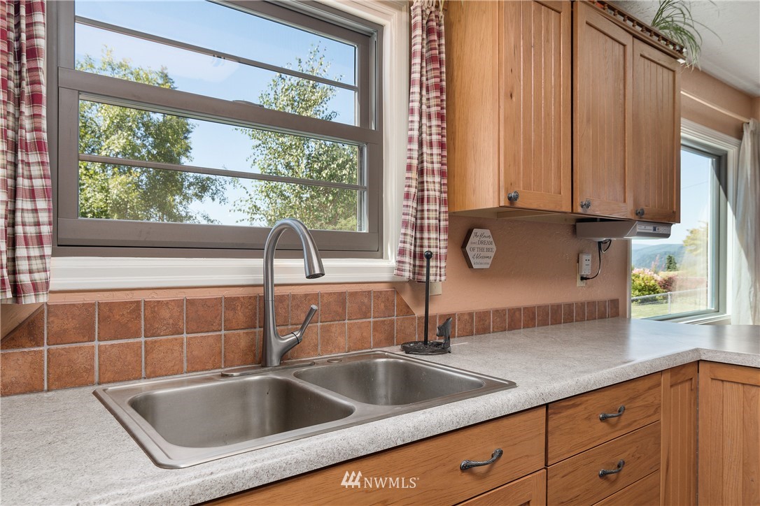 340 Bunker Hill Road Longview, WA 98632 - Photo 10 of 35 a close view of sink and tap
