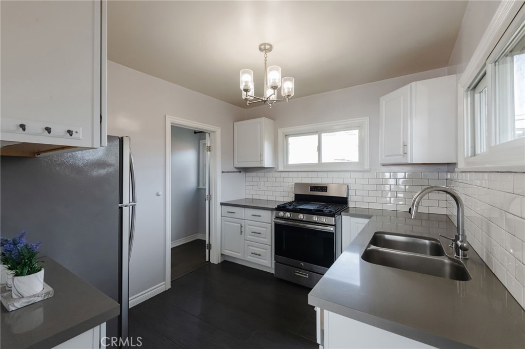2919 Crest Drive Manhattan Beach, CA 90266 - Photo 17 of 25 Kitchen