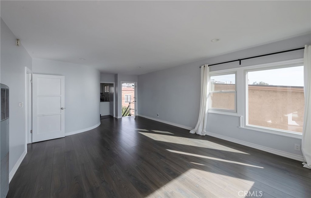 2919 Crest Drive Manhattan Beach, CA 90266 - Photo 4 of 25 Spacious sundrenched living room