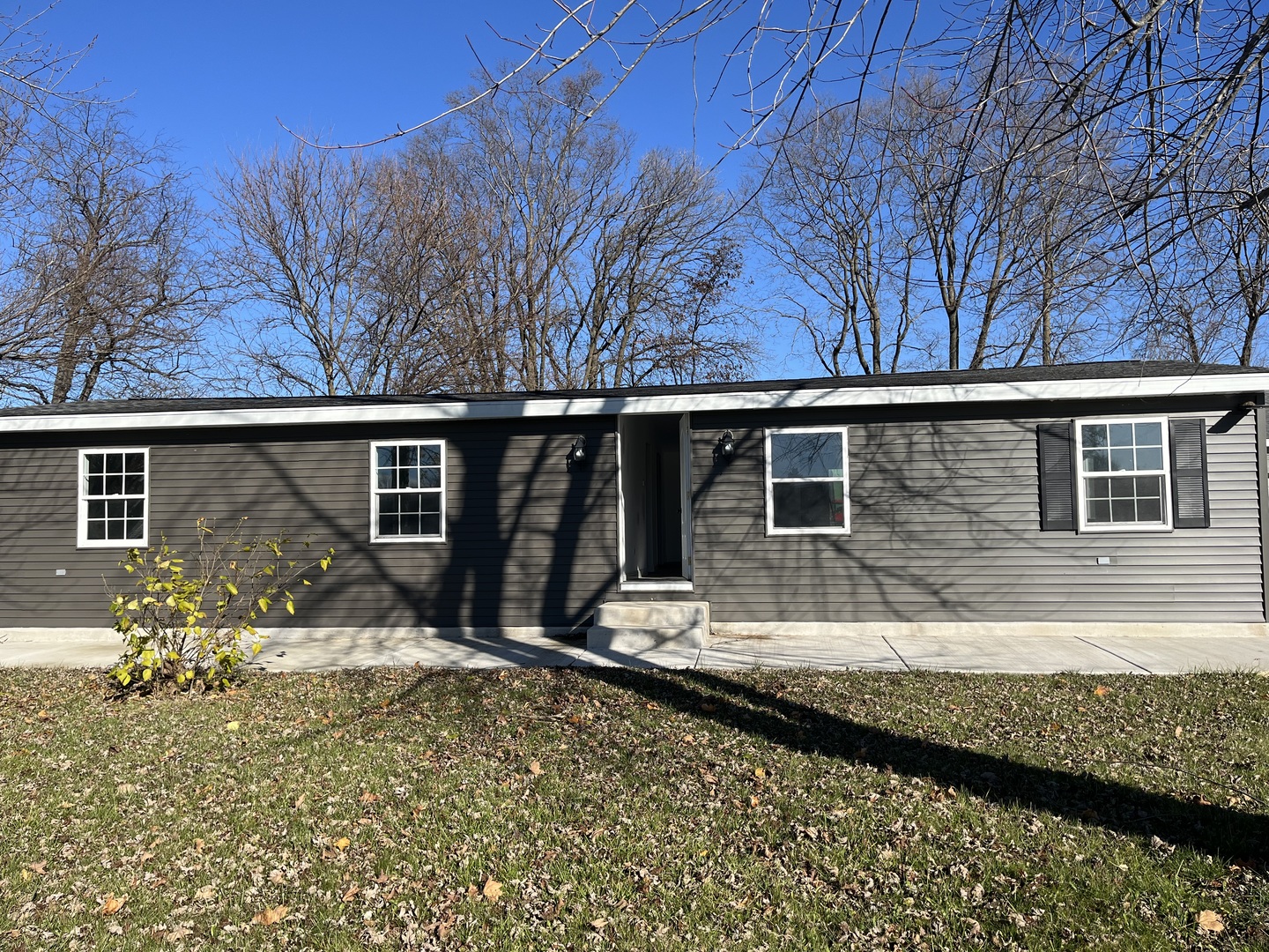 1351 4483rd Road Earlville, IL 60518 - Photo 20 of 30 front view of a house with a yard