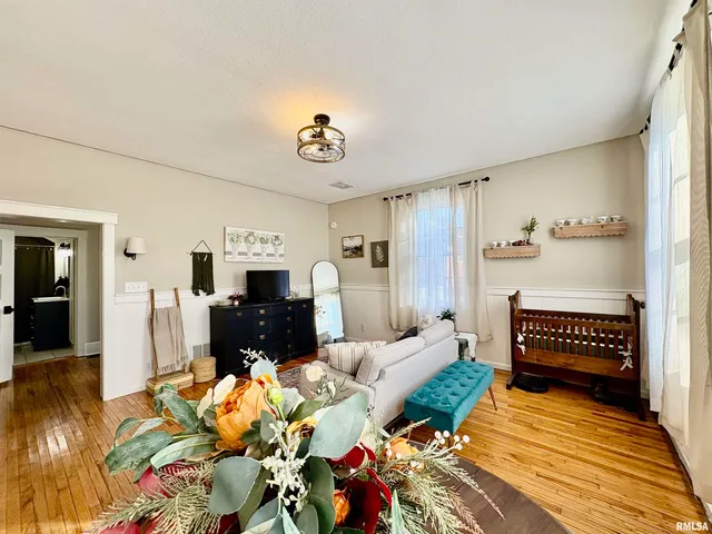 $169,900 | 305 East Frederick Street, Arenzville, IL 62611