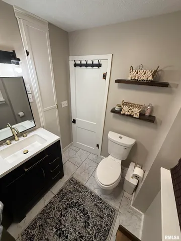 $169,900 | 305 East Frederick Street, Arenzville, IL 62611