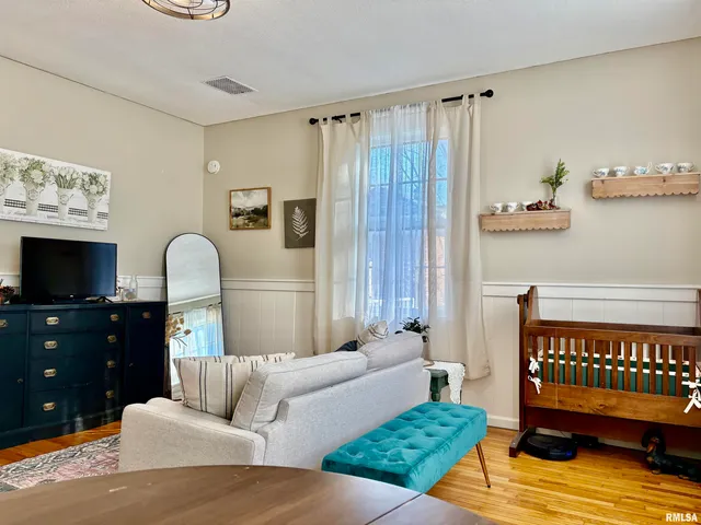 $169,900 | 305 East Frederick Street, Arenzville, IL 62611