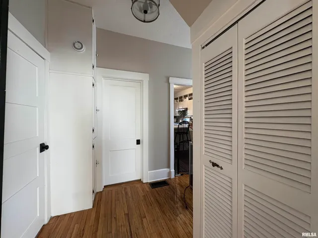 $169,900 | 305 East Frederick Street, Arenzville, IL 62611