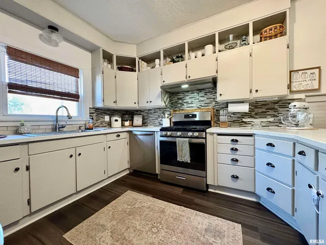 $169,900 | 305 East Frederick Street, Arenzville, IL 62611