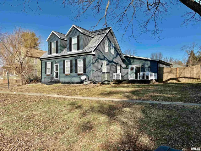 $169,900 | 305 East Frederick Street, Arenzville, IL 62611