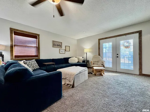 $169,900 | 305 East Frederick Street, Arenzville, IL 62611