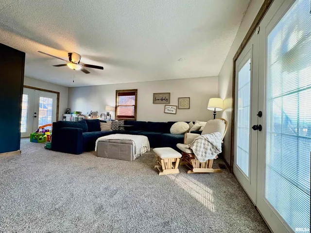 $169,900 | 305 East Frederick Street, Arenzville, IL 62611