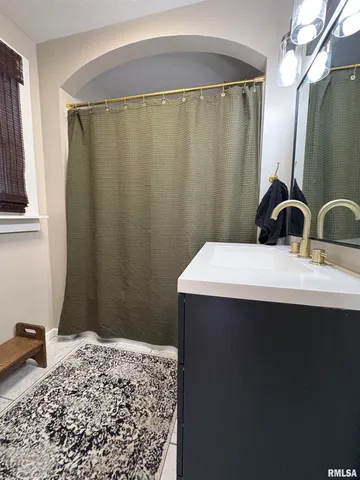 $169,900 | 305 East Frederick Street, Arenzville, IL 62611