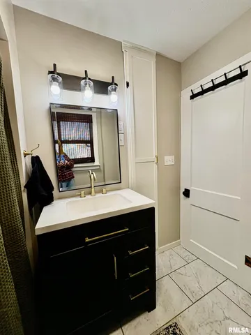 $169,900 | 305 East Frederick Street, Arenzville, IL 62611