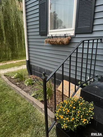 $169,900 | 305 East Frederick Street, Arenzville, IL 62611