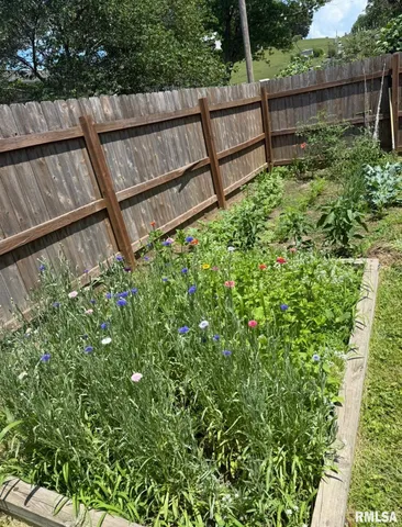 $169,900 | 305 East Frederick Street, Arenzville, IL 62611