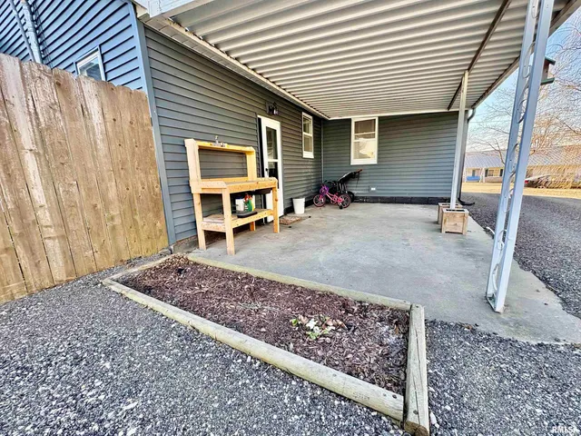 $169,900 | 305 East Frederick Street, Arenzville, IL 62611