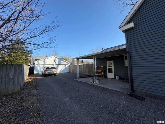 $169,900 | 305 East Frederick Street, Arenzville, IL 62611