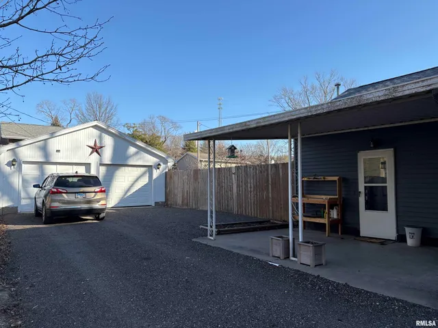 $169,900 | 305 East Frederick Street, Arenzville, IL 62611