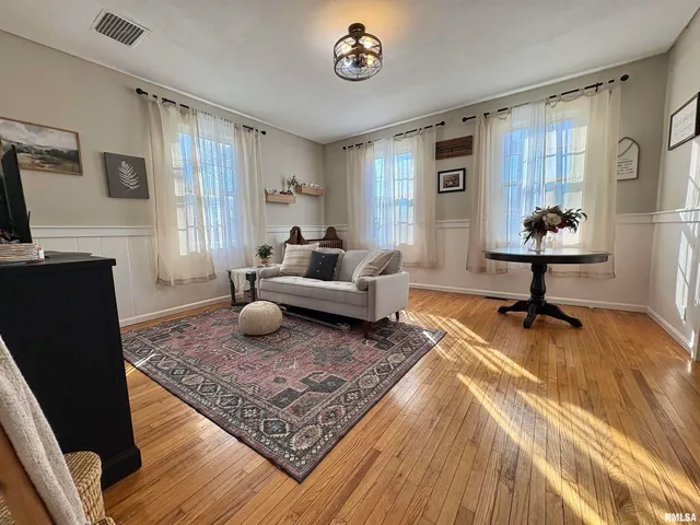 $169,900 | 305 East Frederick Street, Arenzville, IL 62611