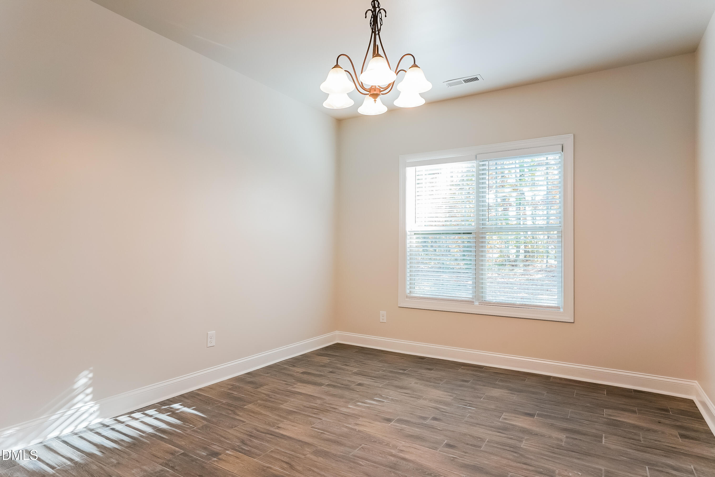 33 Awesome Ridge Garner, NC 27529 - Photo 5 of 17 006-photo-breakfast-nook-14151109