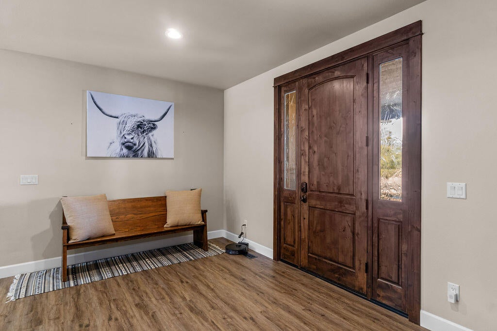 19435 Calico Road Bend, OR 97702 - Photo 5 of 73 Entryway