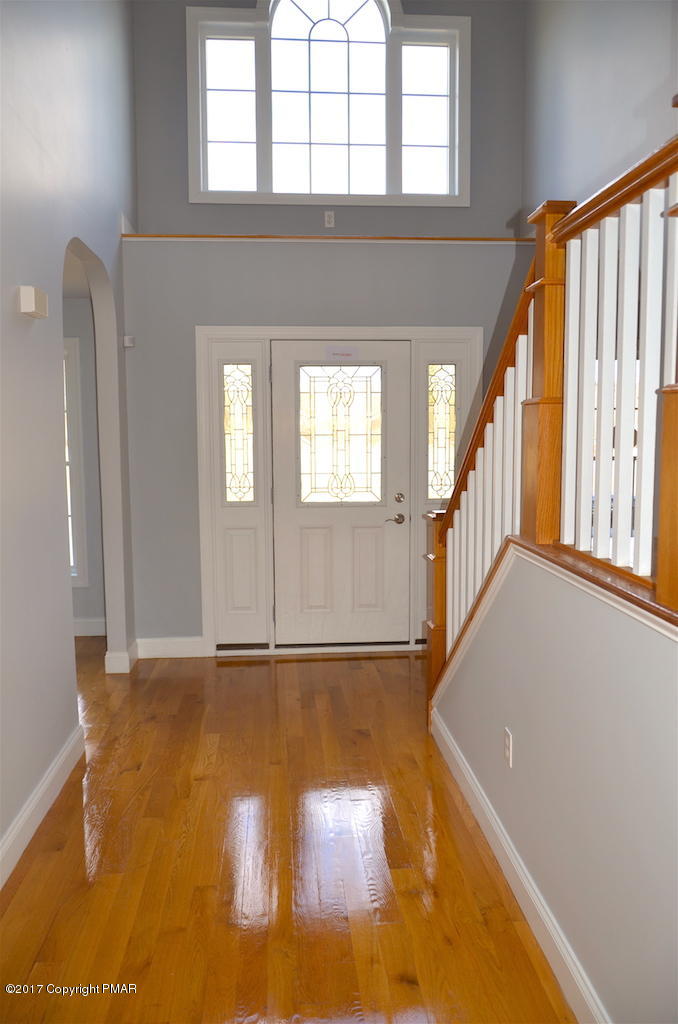 19 Reed Court Albrightsville, PA 18210 - Photo 12 of 37 Entry Foyer