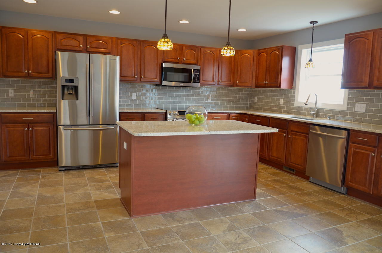 19 Reed Court Albrightsville, PA 18210 - Photo 13 of 37 Kitchen