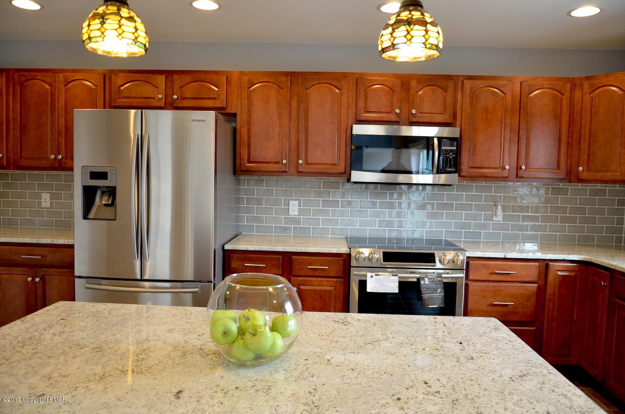 19 Reed Court Albrightsville, PA 18210 - Photo 14 of 37 Kitchen 3