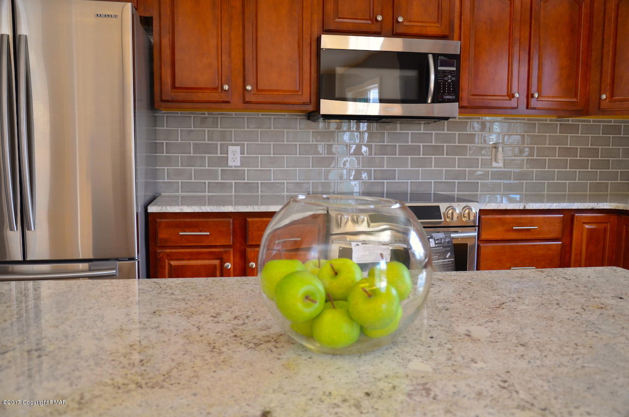 19 Reed Court Albrightsville, PA 18210 - Photo 15 of 37 Kitchen 8