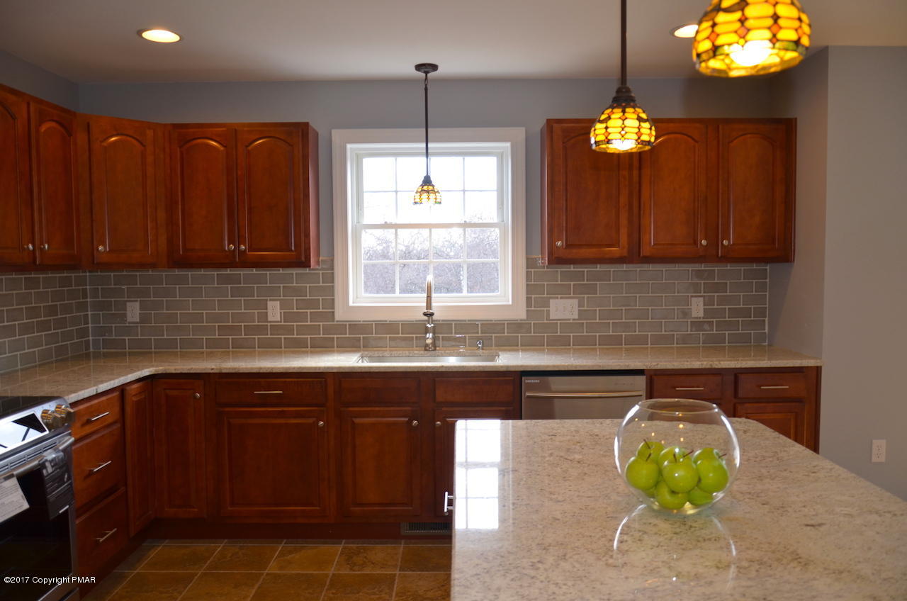 19 Reed Court Albrightsville, PA 18210 - Photo 16 of 37 Kitchen 2