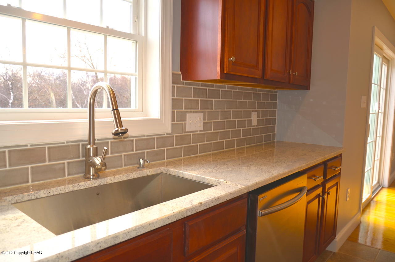 19 Reed Court Albrightsville, PA 18210 - Photo 17 of 37 Kitchen 7