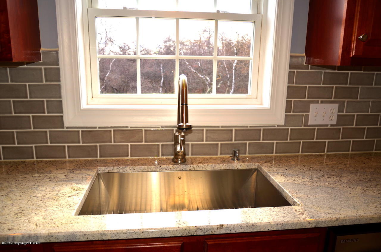 19 Reed Court Albrightsville, PA 18210 - Photo 18 of 37 Kitchen 4