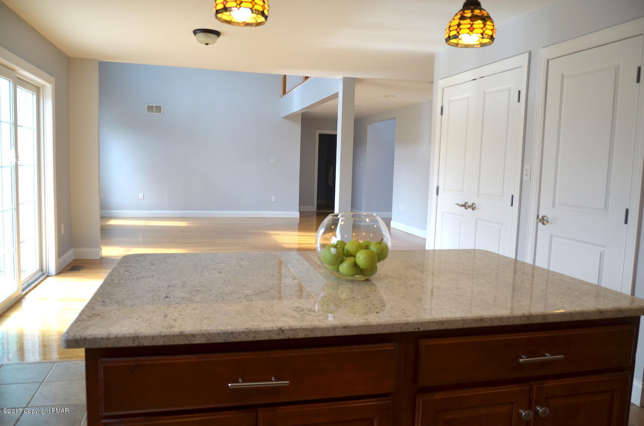 19 Reed Court Albrightsville, PA 18210 - Photo 19 of 37 Kitchen 5