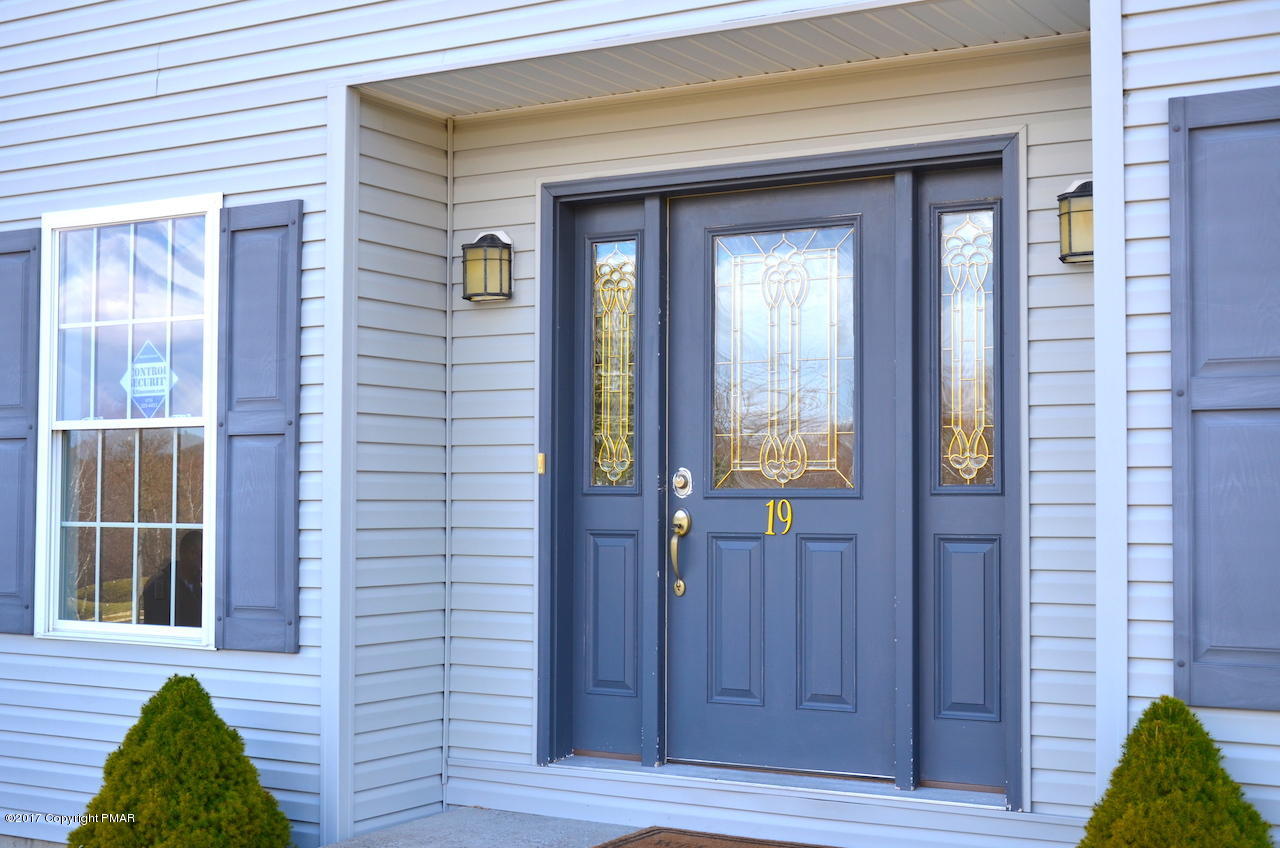19 Reed Court Albrightsville, PA 18210 - Photo 2 of 37 Front Entrance