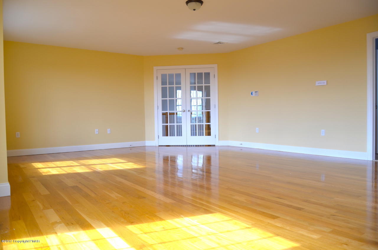 19 Reed Court Albrightsville, PA 18210 - Photo 25 of 37 Master Bedroom